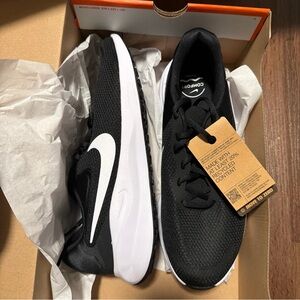 Nike Revolution 7 Black/White Men's Running Shoes men size 12 . Women Sz 13.5